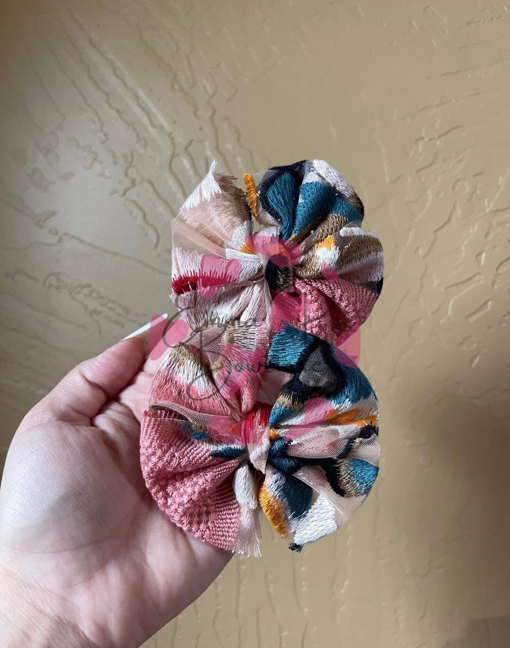 PIGGIES & SINGLE BOWS STYLE GUIDE