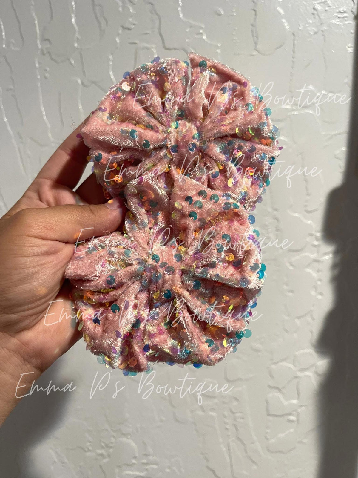 PIGGIES & SINGLE BOWS STYLE GUIDE