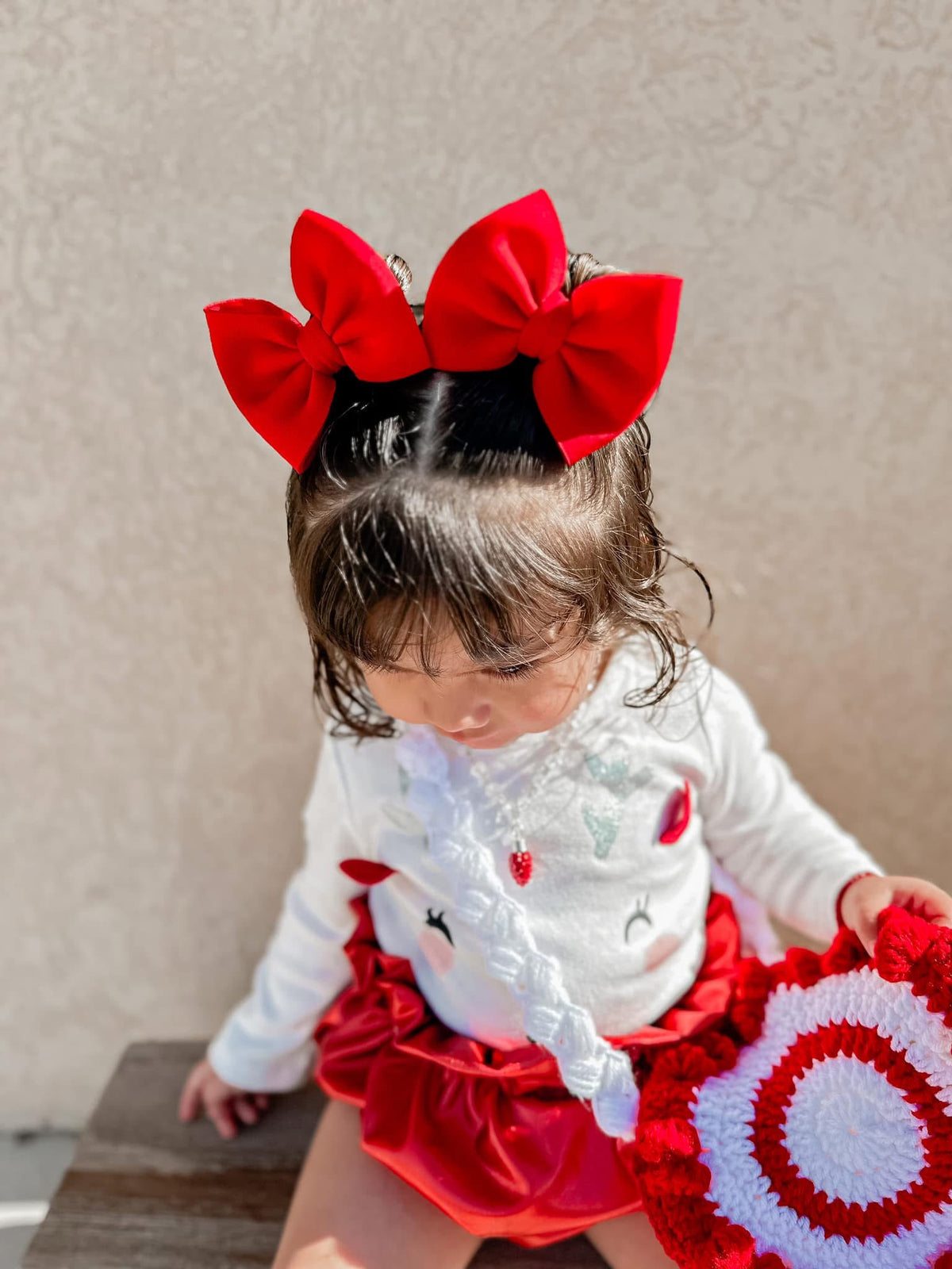 PIGGIES & SINGLE BOWS STYLE GUIDE