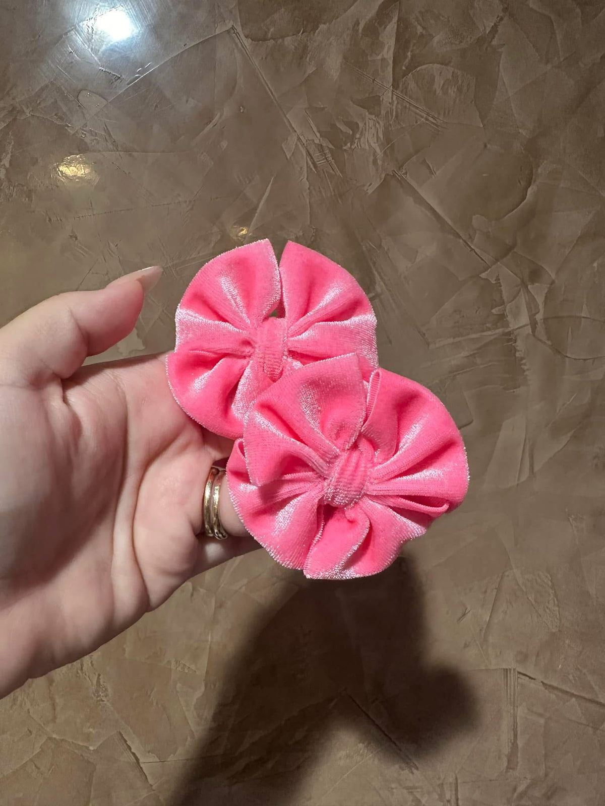 PIGGIES & SINGLE BOWS STYLE GUIDE
