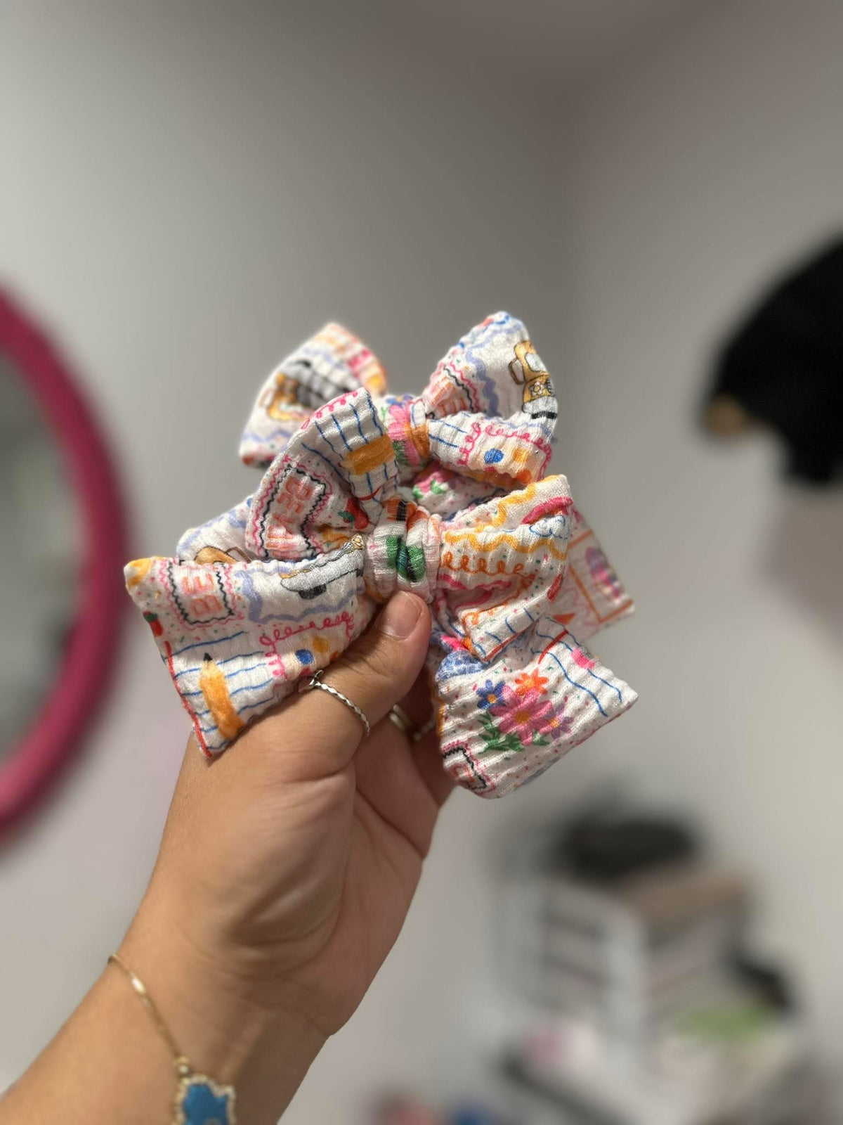 PIGGIES & SINGLE BOWS STYLE GUIDE