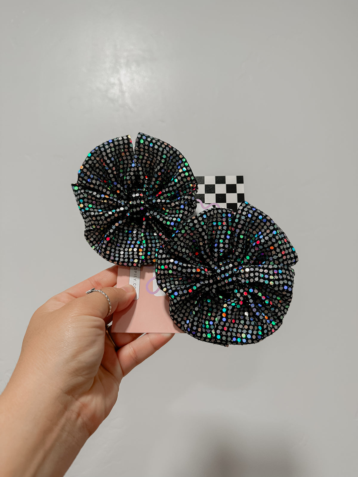 PIGGIES & SINGLE BOWS STYLE GUIDE