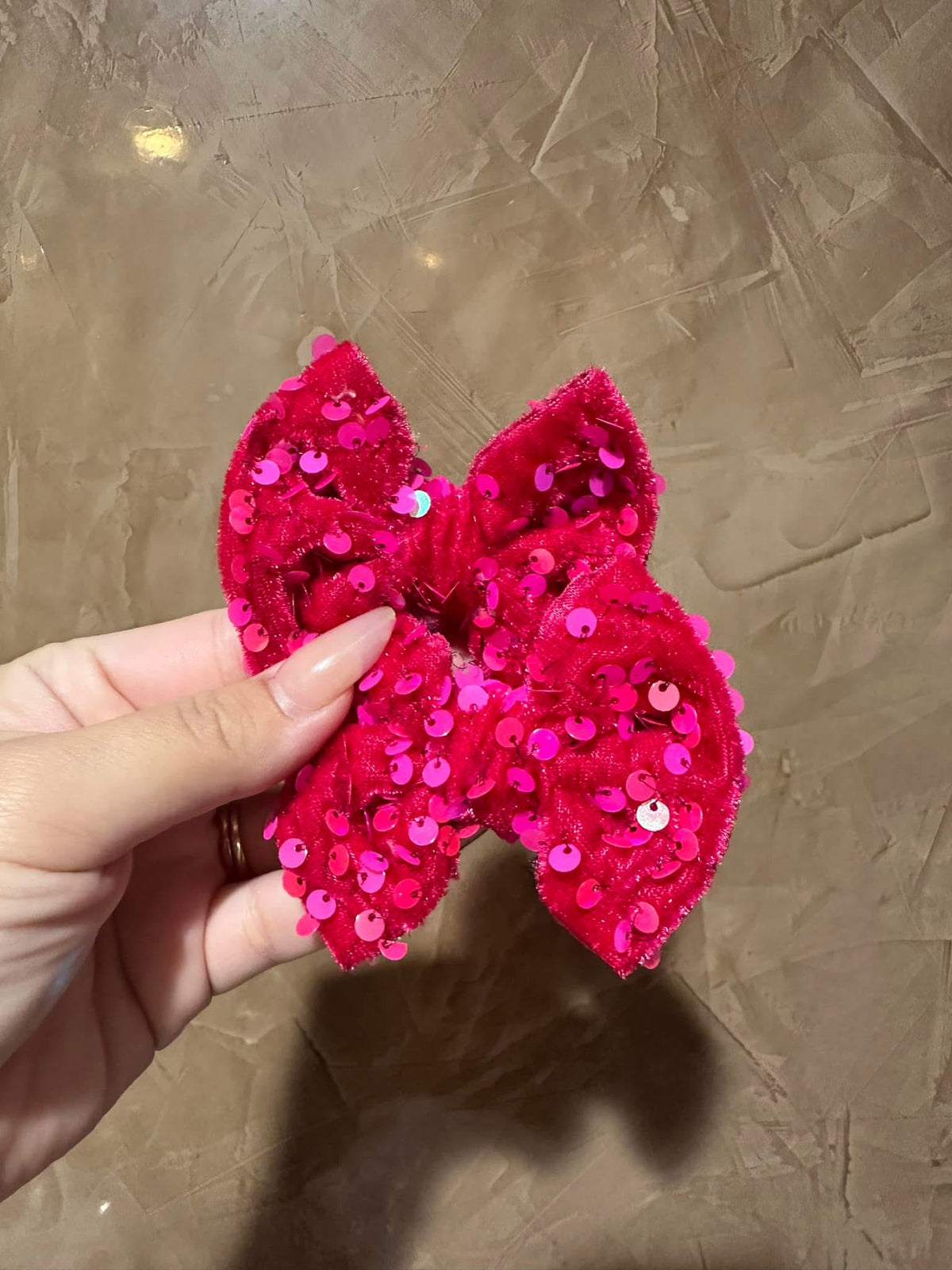 PIGGIES & SINGLE BOWS STYLE GUIDE